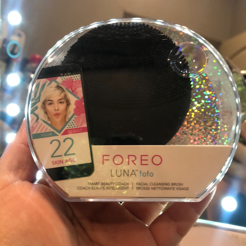 Foreo Luna facial cleansing brush
